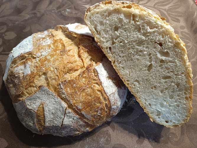 Fotografia tomada fuera de María Carmen Jiménez Lucero - Panadería en Lucillos, Toledo