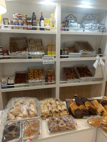 Fotografia tomada fuera de Panadería Salvador - Panadería en Otura, Granada