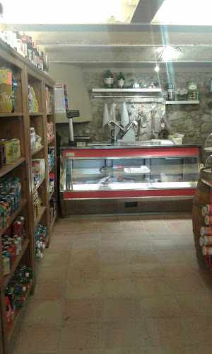 Fotografia tomada fuera de Bar queviures degustació CAN PATOT - Tienda de alimentación en Vilamacolum, Girona
