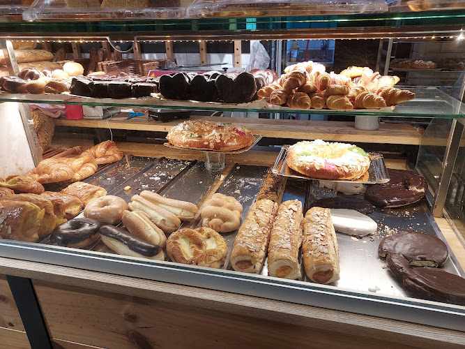 Fotografia tomada fuera de Panadería El Capricho - Panadería en San Sebastián de los Reyes, Madrid