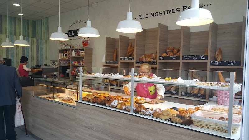 Fotografia tomada fuera de Fleca Cafeteria La Nova - cafeterías en Caldes de Malavella, Girona