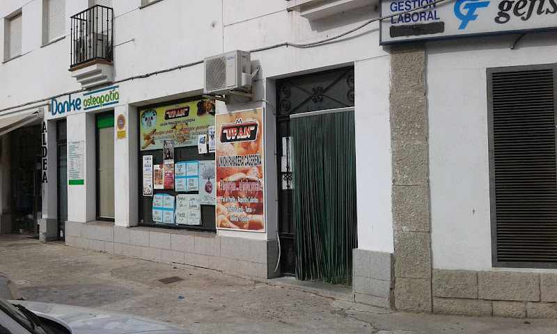 Fotografia tomada fuera de UPAM - Tienda de alimentación en Cabezuela del Valle, Cáceres