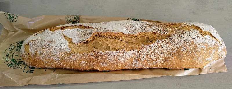Fotografia tomada fuera de La Venta del Pino - Panadería en Langreo, Asturias