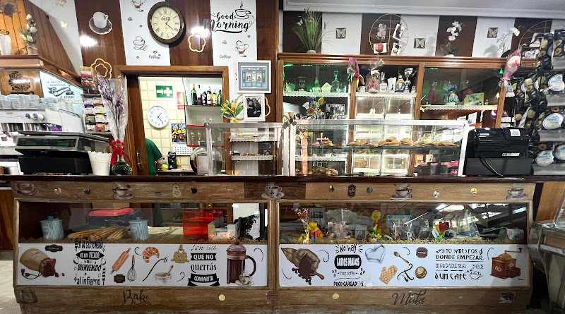 Fotografia tomada fuera de Confiteria Las Delicias Sama de Langreo - Pastelería en Sama, Asturias