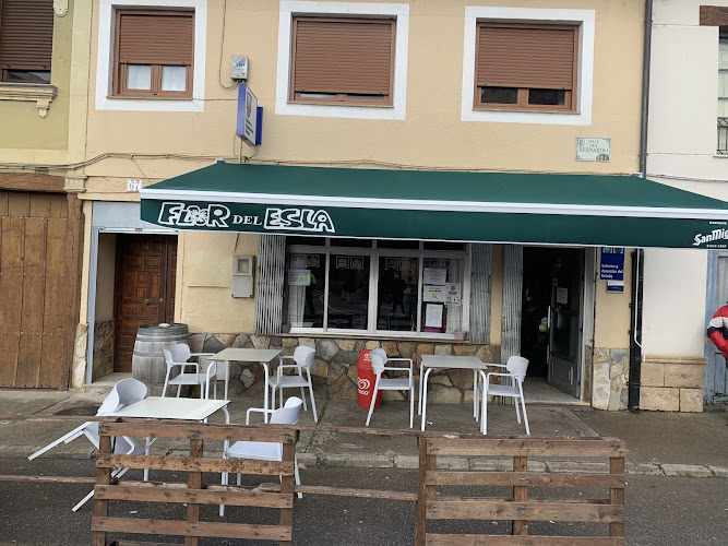 Fotografia tomada fuera de Bar La Flor del Esla - bares en Gradefes, León