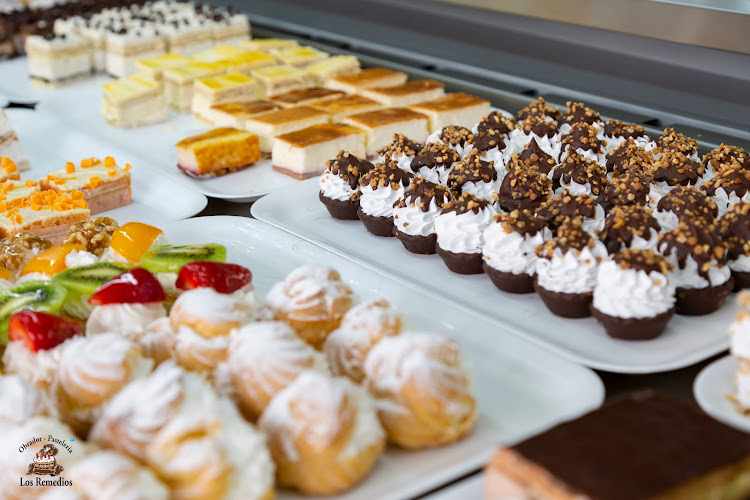 Fotografia tomada fuera de Pasteleria Los Remedios - Pastelería en Estepona, Málaga