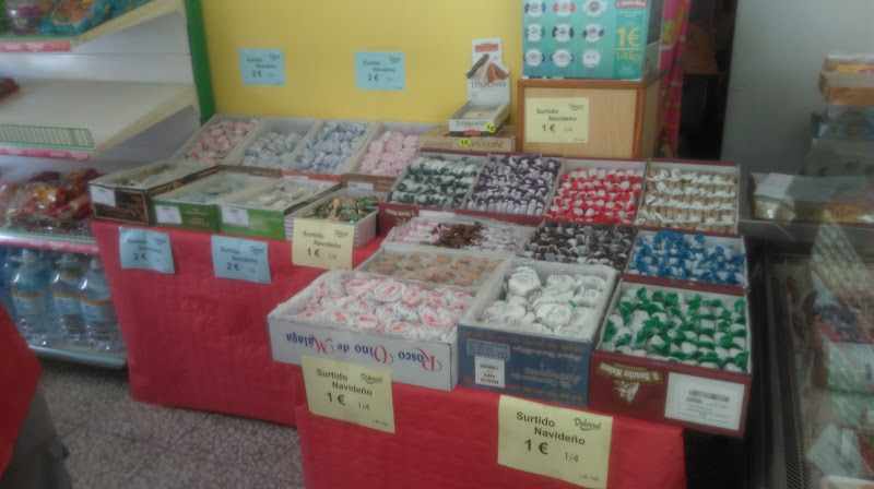 Fotografia tomada fuera de La Esquinita Del Pan - Tienda de alimentación en Estepona, Málaga