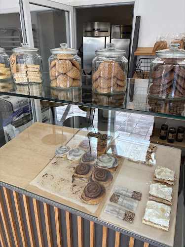 Fotografia tomada fuera de Irina’s Bread - Panadería en Calahonda, Málaga