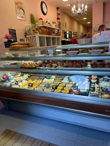 Fotografia tomada fuera de Pastel Del Mundo - Bakery en Calahonda, Málaga