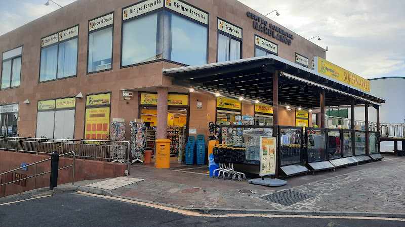 Fotografia tomada fuera de HiperDino Express PUERTO SANTIAGO - Supermercado en Santiago del Teide, Santa Cruz de Tenerife