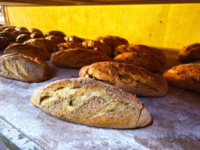 Fotografia tomada fuera de Panadería Moyano Escribano - Panadería en Valdestillas, Valladolid