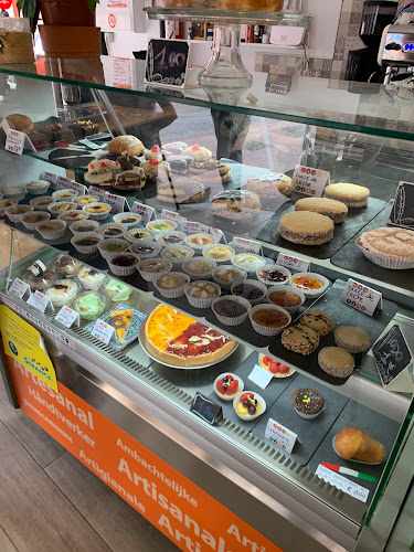 Fotografia tomada fuera de Pizzería Pastelería El Paseo - restaurantes en Puerto de Santiago, Santa Cruz de Tenerife