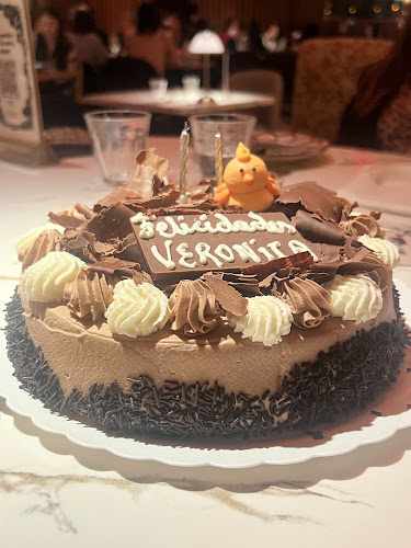 Fotografia tomada fuera de Pastelería Horno Propio - Pastelería en Madrid, Madrid