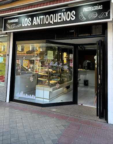 Fotografia tomada fuera de PANADERÍAS Y PASTELERÍAS LOS ANTIOQUEÑOS - Panadería en Madrid, Madrid