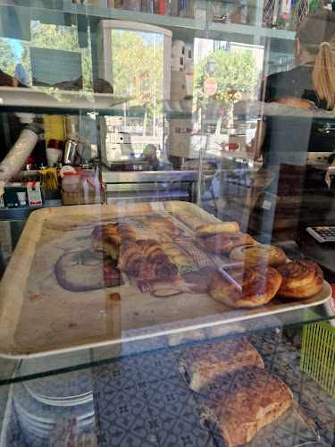 Fotografia tomada fuera de El Café de Carol - cafeterías en El Escorial, Madrid