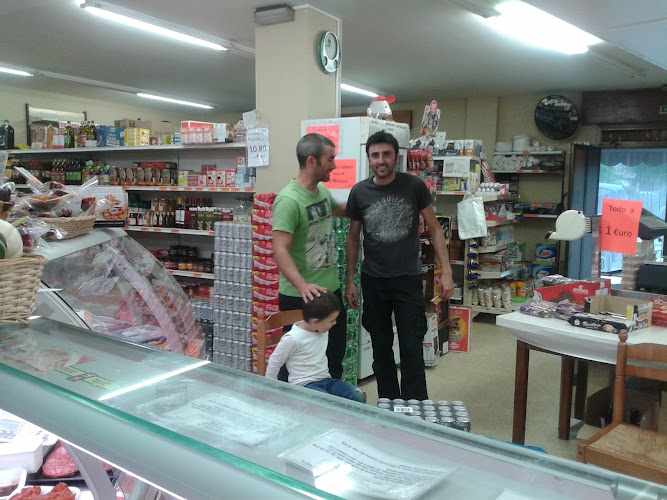 Fotografia tomada fuera de Autoservicio J. Manuel Sáinz - Tienda de alimentación en Murieta, Navarra