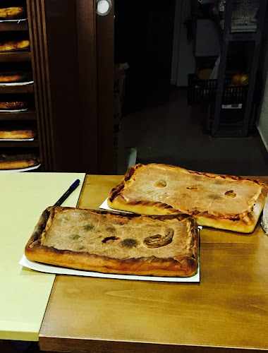 Fotografia tomada fuera de Panadería Muriato - Panadaría en Meira, Lugo