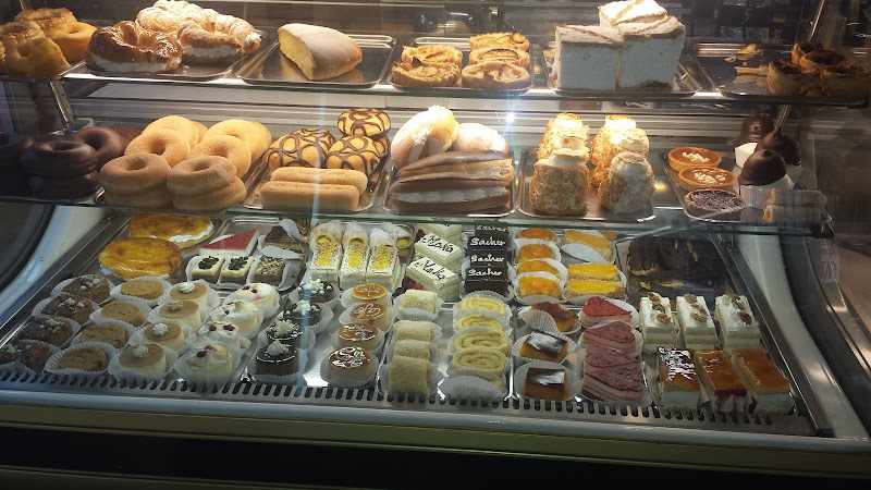 Fotografia tomada fuera de Pastelería Oliva - Pastelería en Montijo, Badajoz