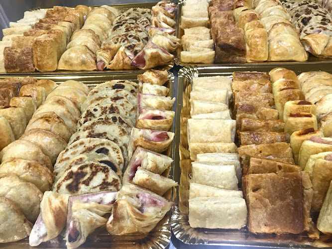 Fotografia tomada fuera de Forn de Pa i Pastissos Lluís i Trini - Panadería en Monòver, Alicante