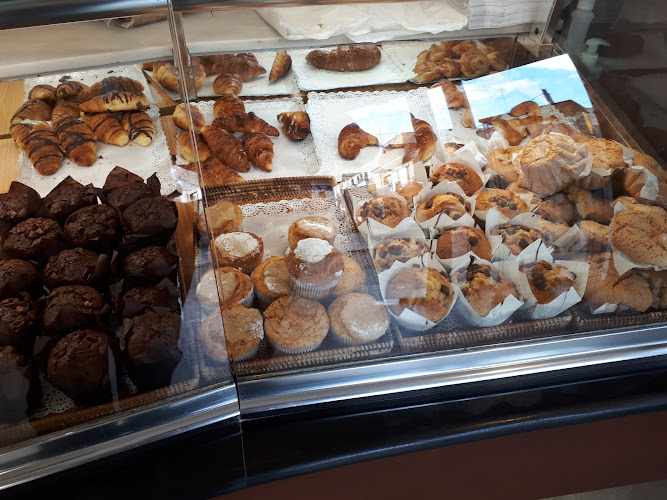Fotografia tomada fuera de Forn Quatre Cantons 25 De Abril - Panadería en Moncada, Valencia