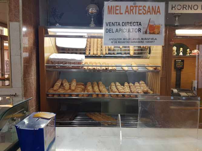 Fotografia tomada fuera de Forn Moreria - Panadería en Mislata, Valencia