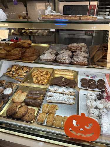 Fotografia tomada fuera de Panadería Donat Donat C B - Panadería en Melilla, Melilla