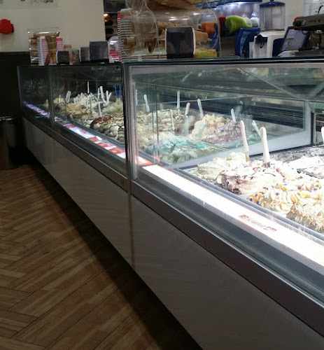 Fotografia tomada fuera de La Nueva Ibense helados artesanos naima - Heladería en Melilla, Melilla