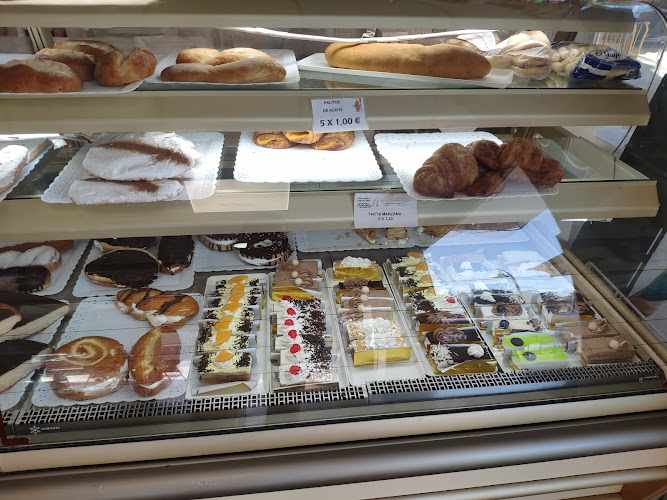 Fotografia tomada fuera de Panadería Pereira - Panadería en Motril, Granada