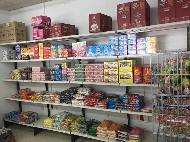 Fotografia tomada fuera de Hermanos Marín – Frutos Secos - Supermercado en Mérida, Badajoz