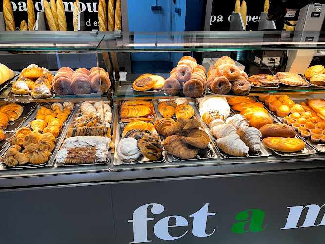 Fotografia tomada fuera de Fet a Mà - El Centre - Forn de pa en Mataró, Barcelona