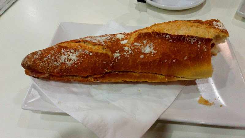 Fotografia tomada fuera de Forn Machado - Cafetería en Mataró, Barcelona