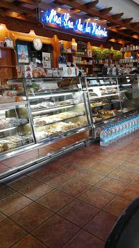 Fotografia tomada fuera de Panadería Nuestra Señora de la Victoria - Panadería en Málaga, Málaga
