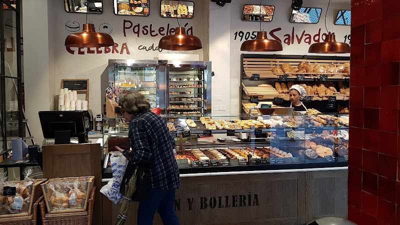 Fotografia tomada fuera de Panadería Salvador Echeverría del Palo - Panadería en Málaga, Málaga
