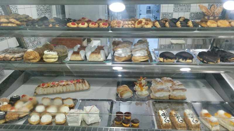 Fotografia tomada fuera de Antiguo Obrador Pastelería Cárdenas - Pastelería en Málaga, Málaga