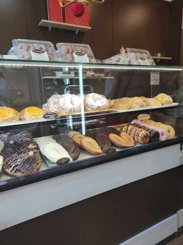 Fotografia tomada fuera de Pastelería Galleros Lucena - Pastelería en Lucena, Córdoba