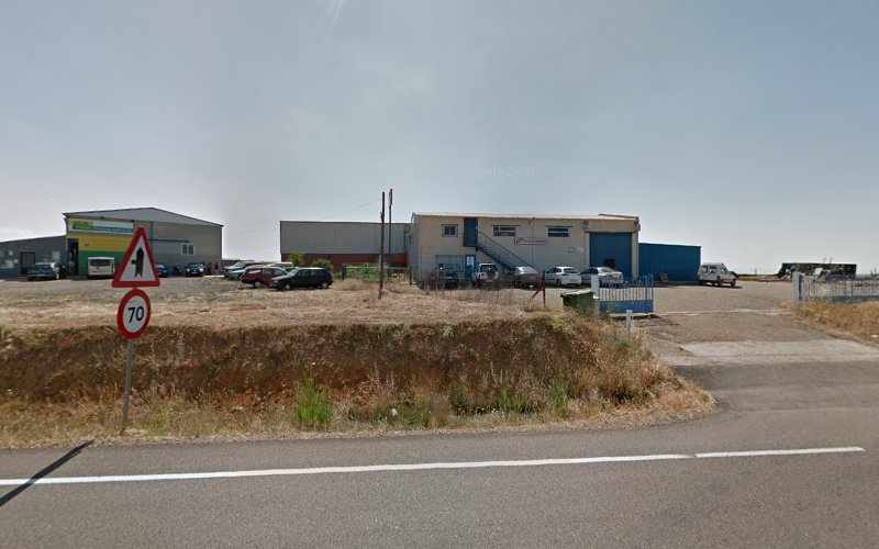 Fotografia tomada fuera de Cerrajeria Aurelio Pérez y ferrareria Montserrat González - Store en Tamames, Salamanca