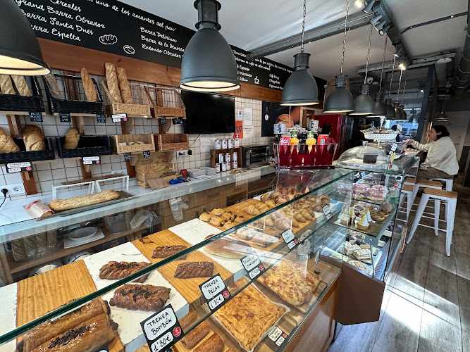 Fotografia tomada fuera de El Molí Pan y Café - Panadería en Castro-Urdiales, Cantabria