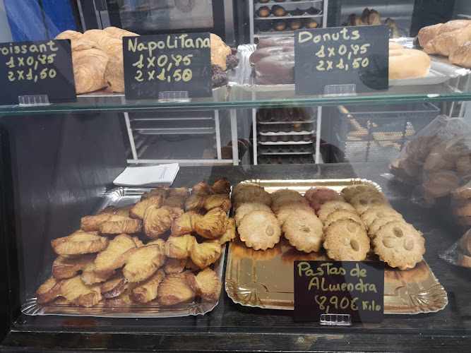 Fotografia tomada fuera de Panadería Los Marineros - Panadería en Castro-Urdiales, Cantabria