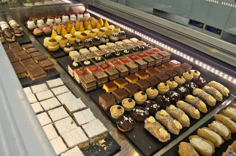 Fotografia tomada fuera de Pastelería Sacher - Pastelería en Castro-Urdiales, Cantabria