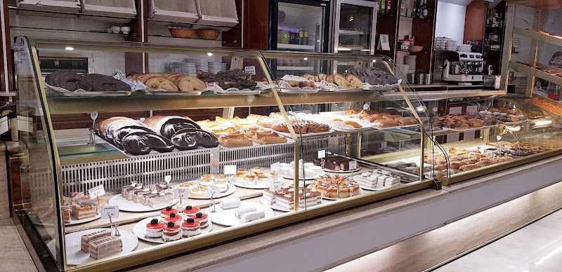 Fotografia tomada fuera de Pastelería Cafetería Basilio - Cafetería en Villacarrillo, Jaén