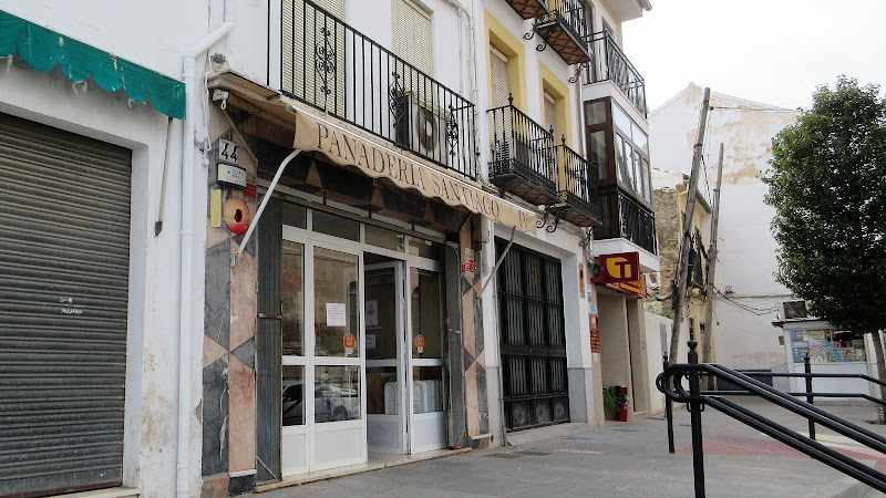 Fotografia tomada fuera de Panaderia Santiago IV - Panadería en Antequera, Málaga