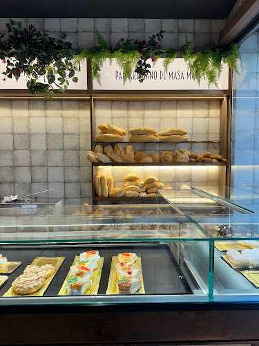 Fotografia tomada fuera de Panadería Santiago - Panadería en Antequera, Málaga
