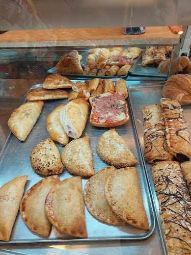 Fotografia tomada fuera de Panadería Caribe - Comercio en Almuñécar, Granada