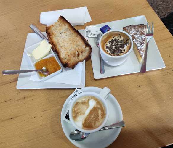 Fotografia tomada fuera de Cafetería La galería, 14 - cafeterías en Tudela, Navarra