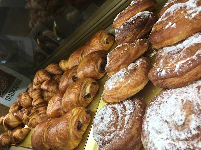 Fotografia tomada fuera de El Forn d'Honorato - Pa, pastes i pastissos - Panadería en Finestrat, Alicante