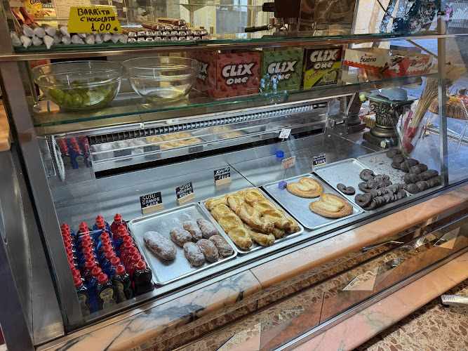 Fotografia tomada fuera de Hnos Carles Ródenas - Panadería en Valencia, Valencia