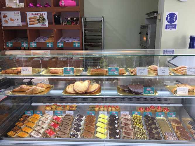 Fotografia tomada fuera de Artepas Artesanos Pasteleros - Pastelería en El Médano, Santa Cruz de Tenerife