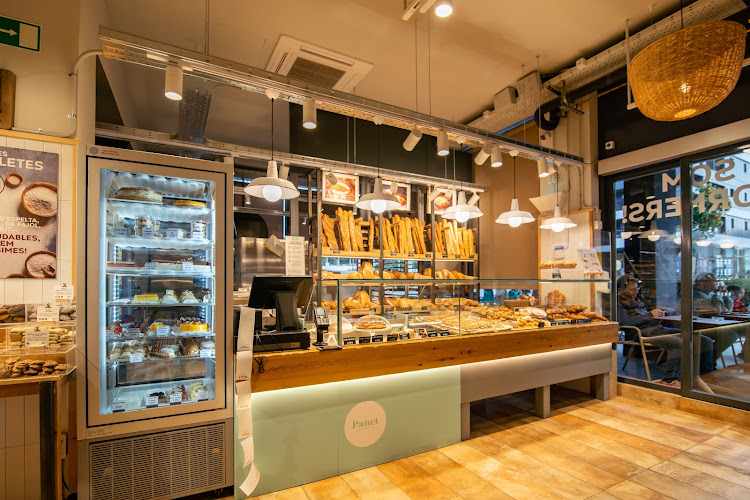 Fotografia tomada fuera de Panet Masnou - Forn de Pa, Pastisseria i Cafeteria - Panadería en El Masnou, Barcelona