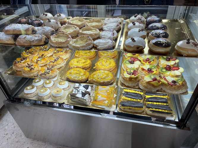 Fotografia tomada fuera de Lo de Mai - Tienda de alimentación en Arcos de la Frontera, Cádiz