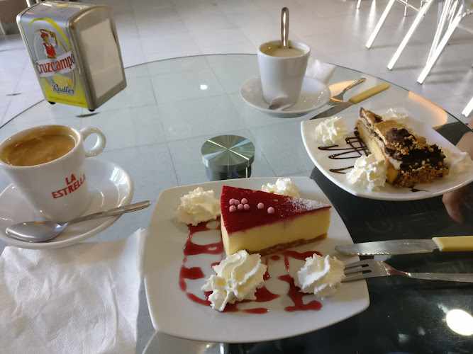 Fotografia tomada fuera de Pastelería El Paseo - Pastelería en Arcos de la Frontera, Cádiz